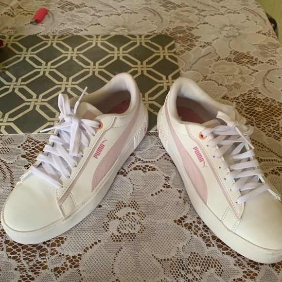 Nike Women’s puma - Picture 2 of 5